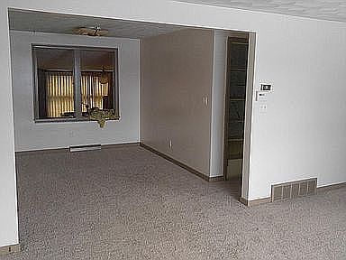 3rd image of 91 Alberta Dr