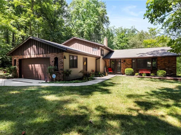 8081 Amber Ln, Brecksville, OH 44141