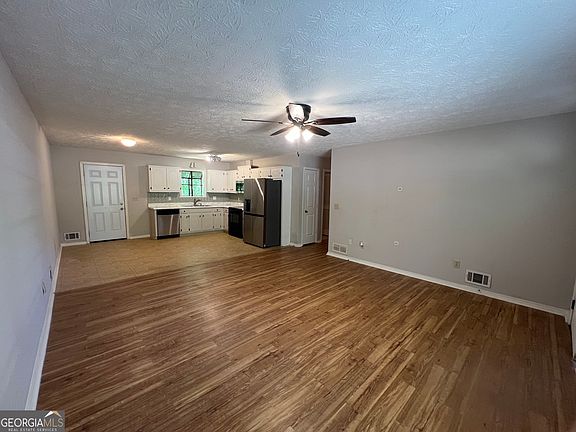 5th image of 2256 Christian Cir
