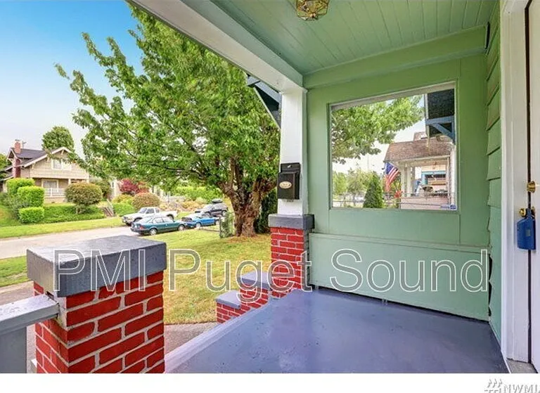 1108 S Ridgewood Ave — Photo 2