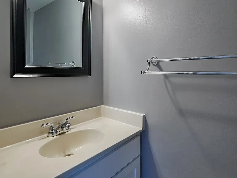 1608 W Abingdon Dr #102 — Photo 23
