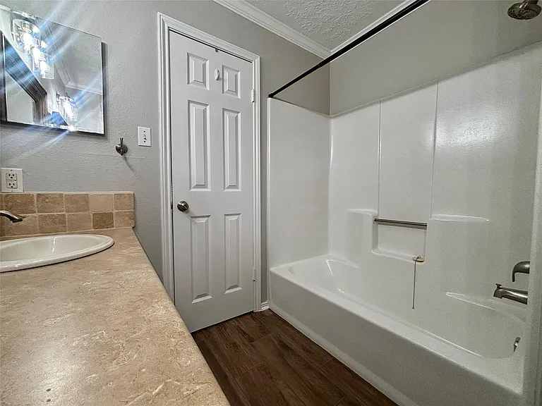 2030 Plantation Dr #B1 — Photo 18