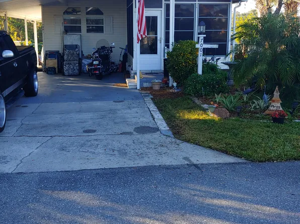 7001 Harbor View Dr #1, Leesburg, FL 34788