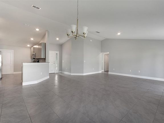 4th image of 538 Bristol Cir