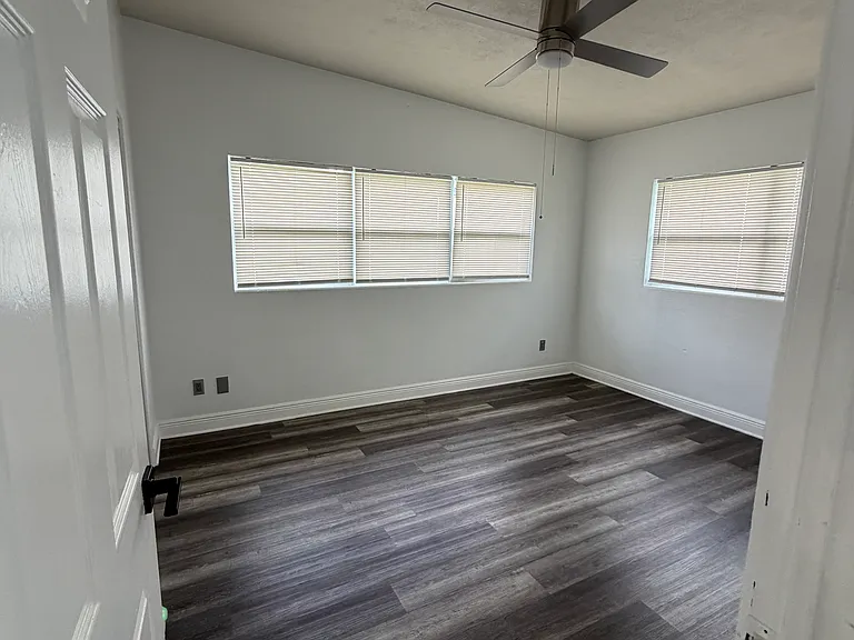 4870 Seminole Ave — Photo 17