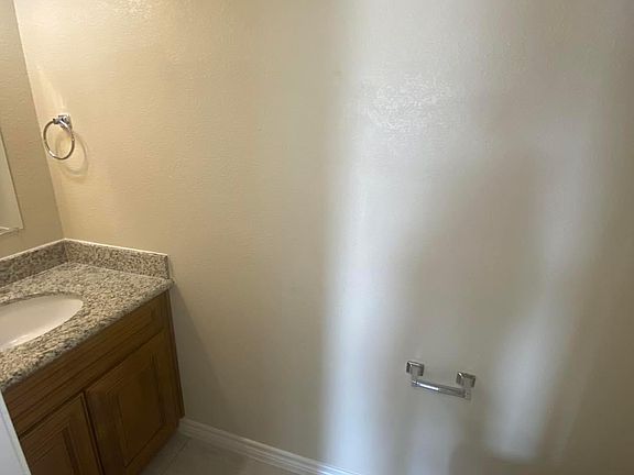 3rd image of 808 W Jackson St #6