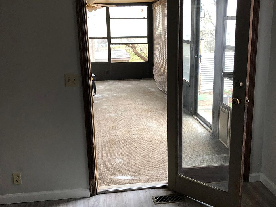 1st image of 1909 Woodside Dr