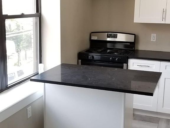 5th image of 615 Bramhall Ave #2E