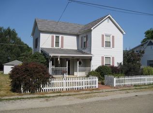 528 N 6th St, Charleston, IL 61920