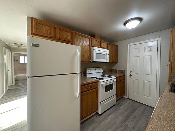 4th image of 1548 Houston Ave #1548