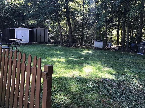 4th image of 47439 Southampton Dr