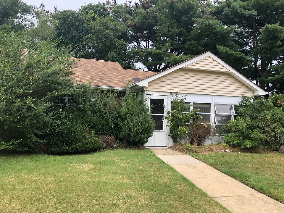 1st image of 143B Begonia Dr