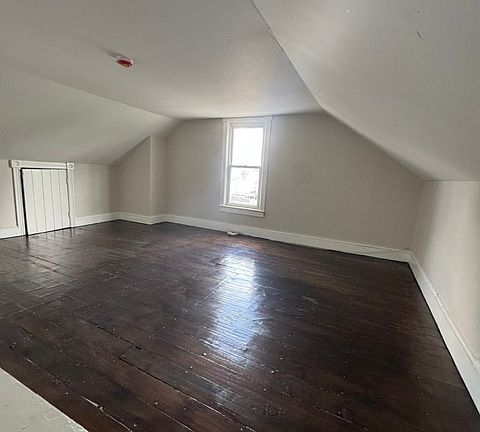 3rd image of 165 Franklin St