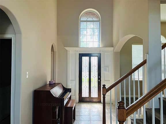 4th image of 152 Greenridge Cir