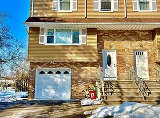 2 Lone Star Ln, Manalapan, NJ 07726