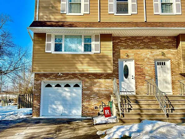 2 Lone Star Ln, Manalapan, NJ 07726