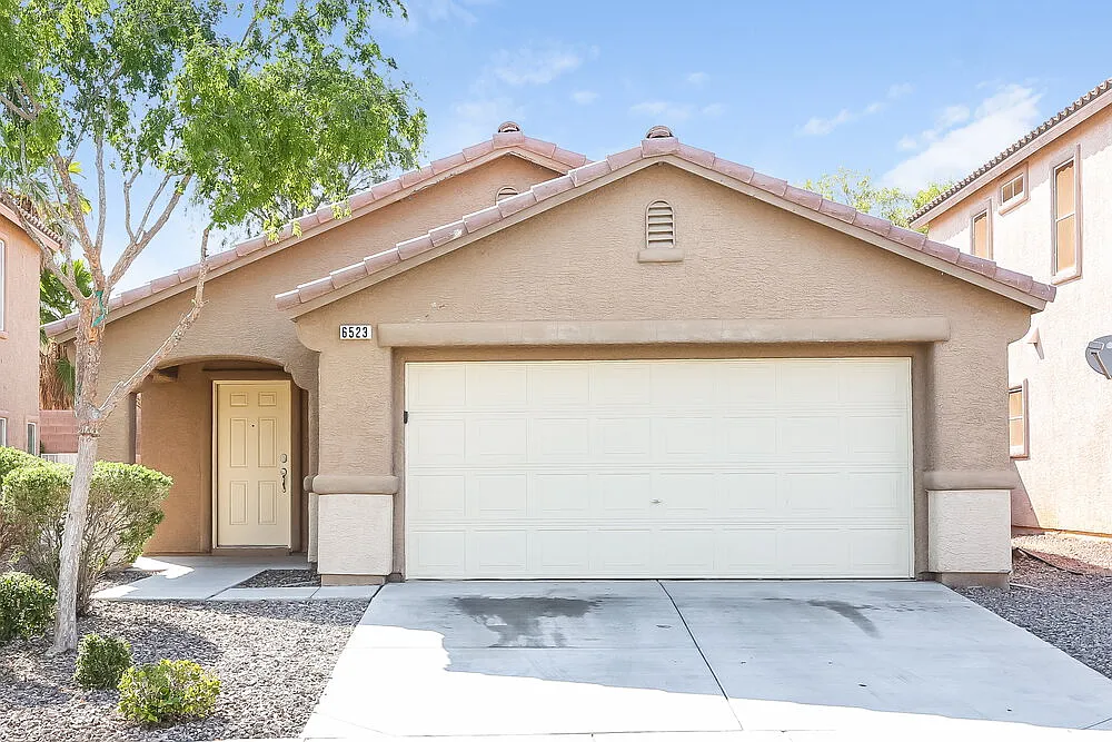 3 bed, 2.0 bath, 1235 sqft, $2,020 — Photo 1