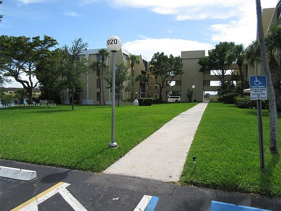 2nd image of 920 NE 199th St APT 116