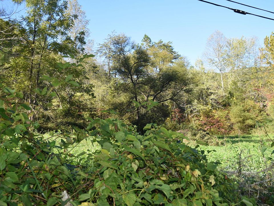 2nd image of 1607 Airport Rd