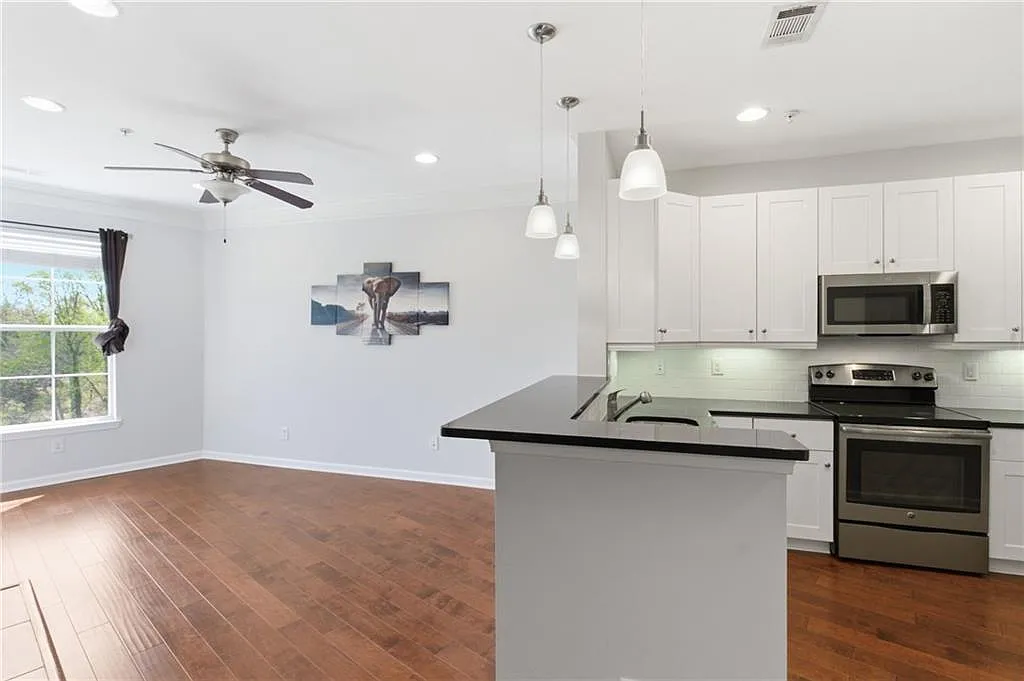 1 bed, 1.0 bath, 780 sqft, $1,690 — Photo 3
