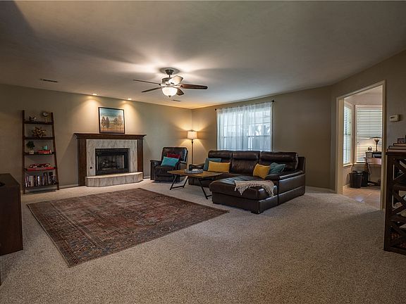 2nd image of 224 Center Dr