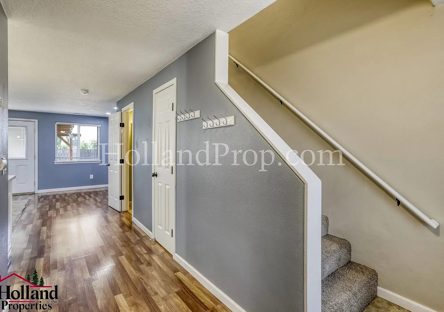 Inviting 3-Bedroom Townhome In Prime Hillsboro Location! ++ New Best Price $2,195 And Reduced Sec... — Photo 4