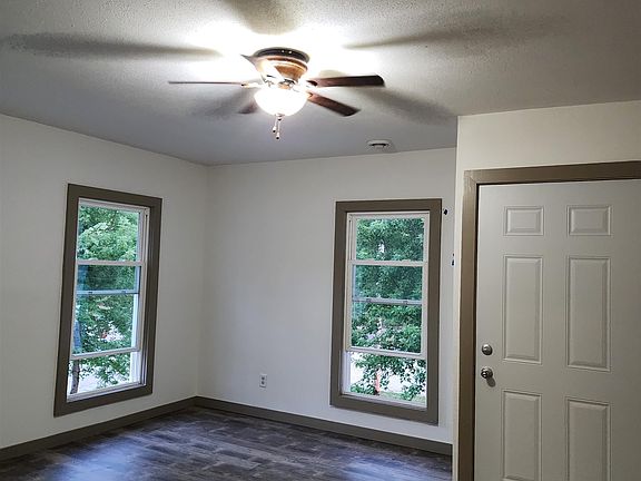 5th image of 424 College St