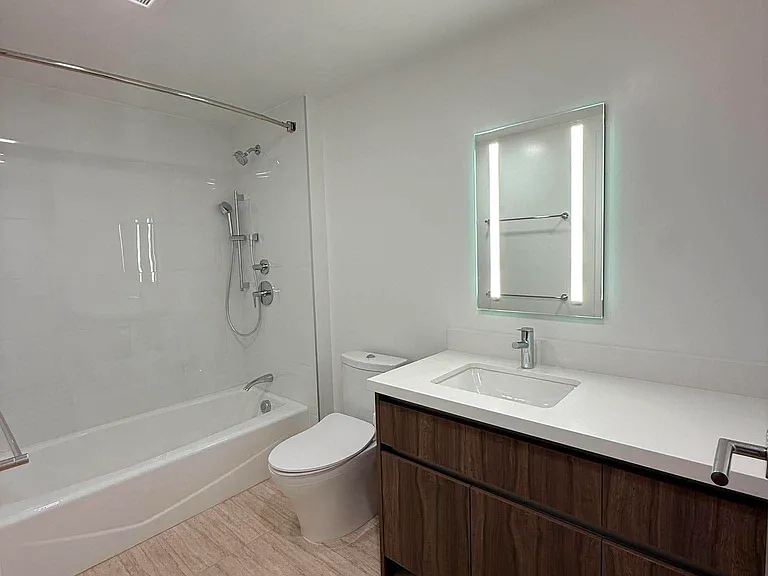 1515 Liona St #708 — Photo 11