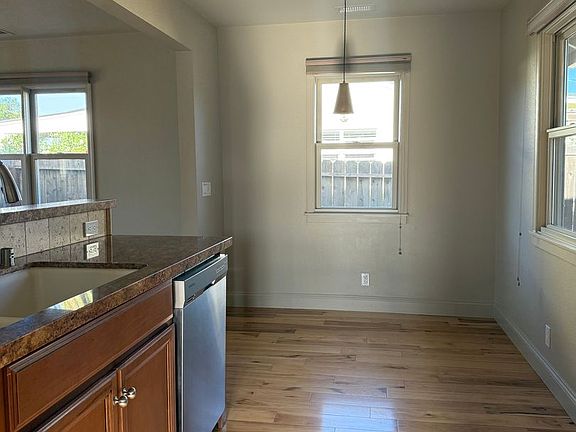 3rd image of 1665 Laurel Ave #A