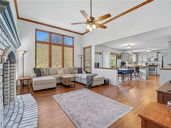 4th image of 902 Aspen Dr