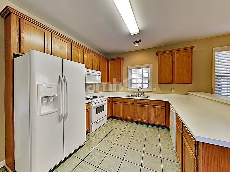 1852 Clear Springs Ln — Photo 8