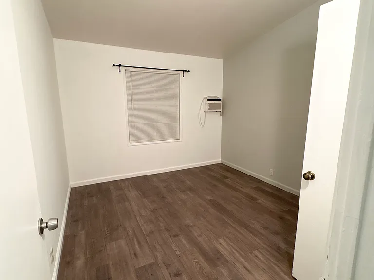 7253 Vineland Ave — Photo 10