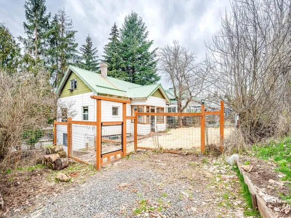 415 S Pine St, Troy, ID 83871