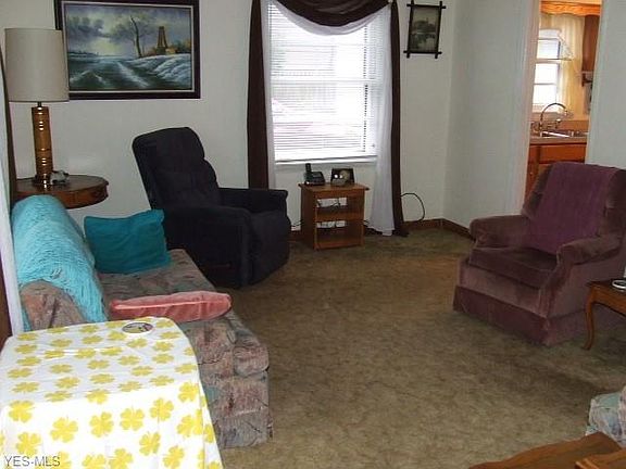 4th image of 2131 Hillside St