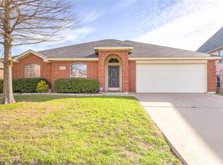912 Redbud Rd, Burleson, TX 76028