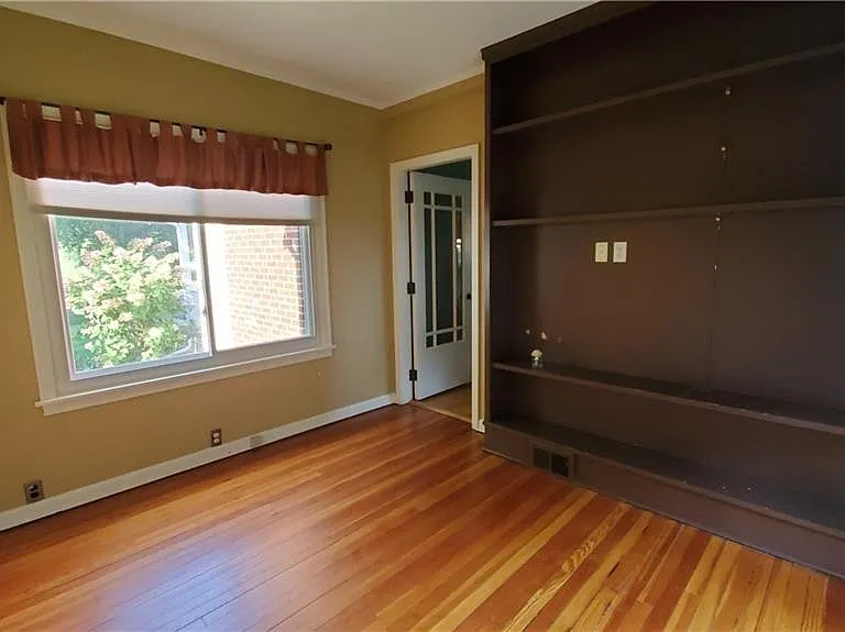 18 E Austin St — Photo 11