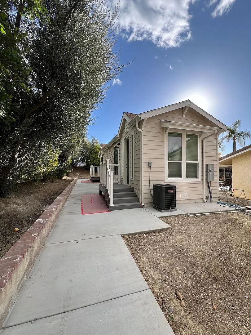 1 bed, 1 bath ADU — Photo 2