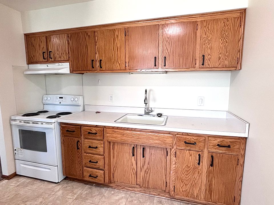 1st image of 905 Oak Ave #208