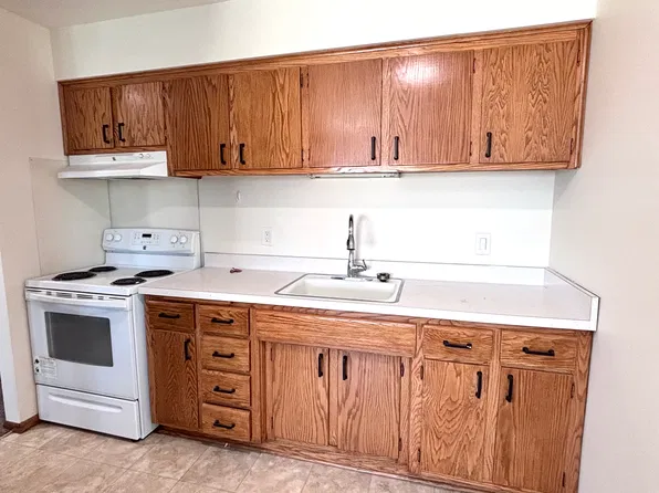 905 Oak Ave, Tomah, WI