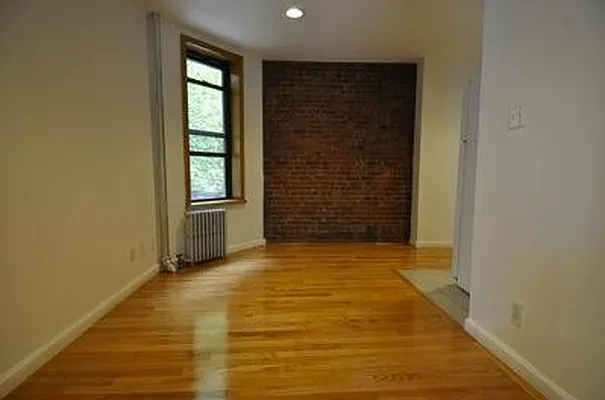 Rented by Veracity NYC LLC | media 19