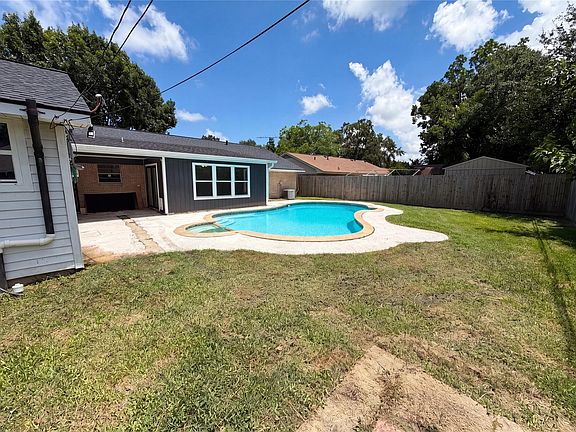 5th image of 910 Luella Ave