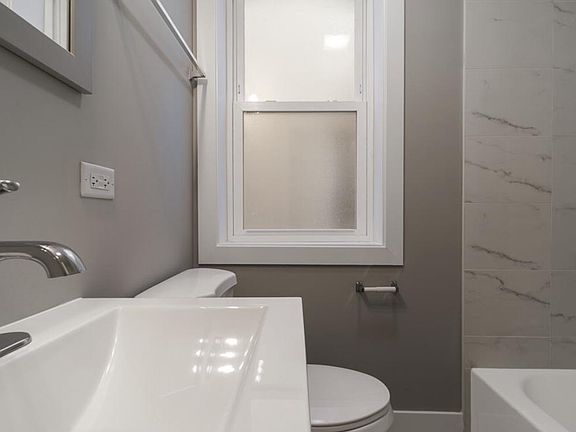 3rd image of 5122 N Avers Ave APT 1