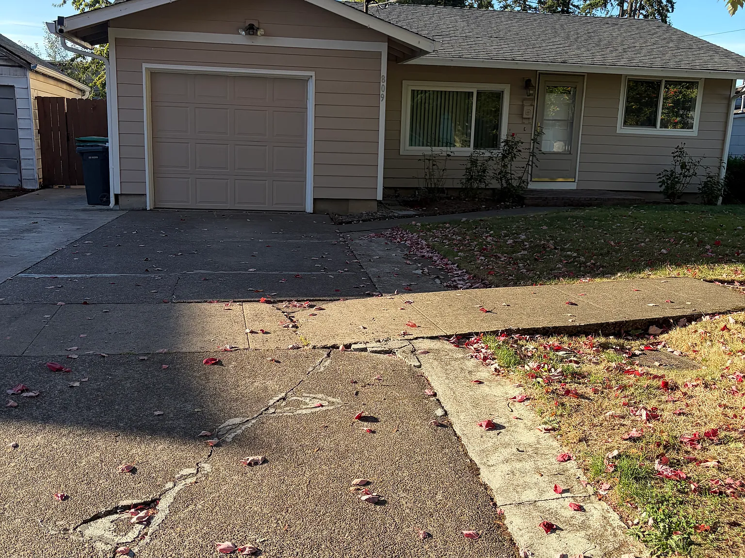 2 bed, 843 sqft, $1,900 — Photo 1