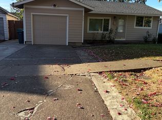 809 N 2nd St, Woodburn, OR 97071