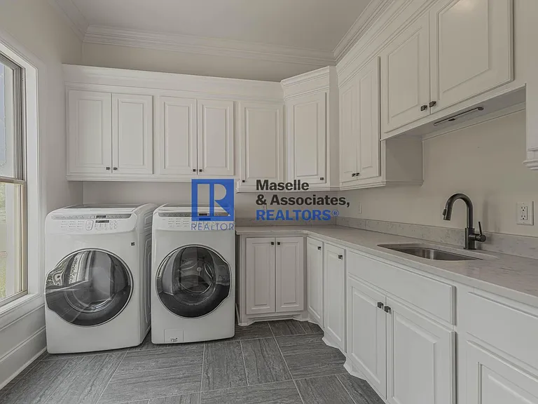 412 Dover Ln — Photo 32