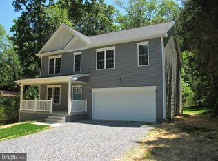 131 7th St, Colonial Beach, VA 22443