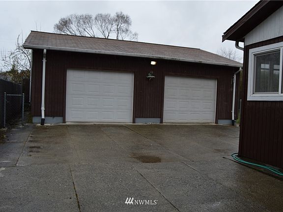 5th image of 3031 Trenton Avenue NE
