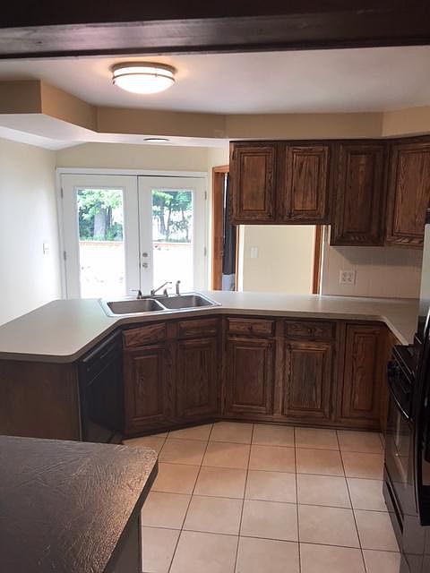 1st image of 148 Ellen Dr
