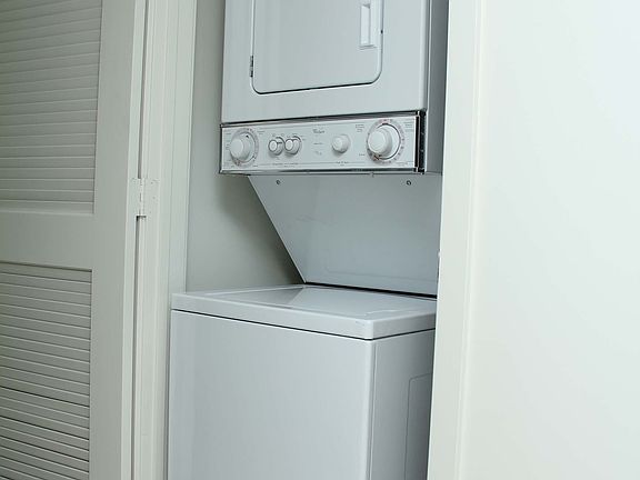 3rd image of 910 West Ave APT 312