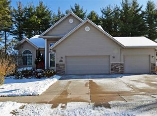 2240 Sunset Dr, Reedsburg, WI 53959